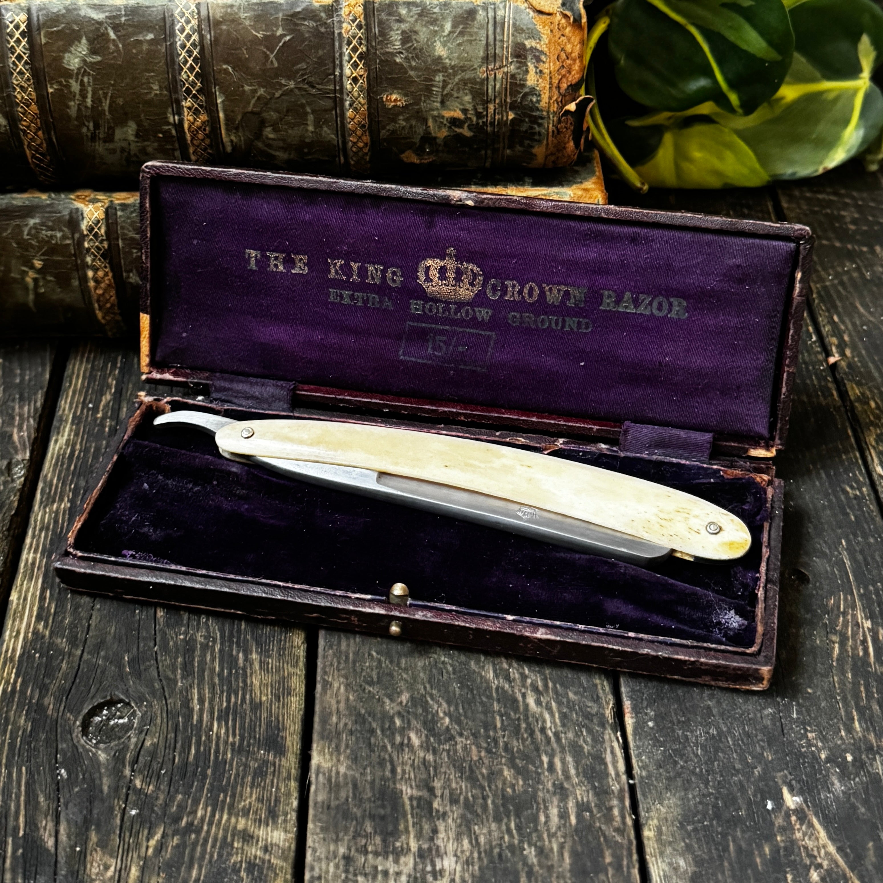 Beautiful Edward VII Straight Barber’s Razor With Bone Handle