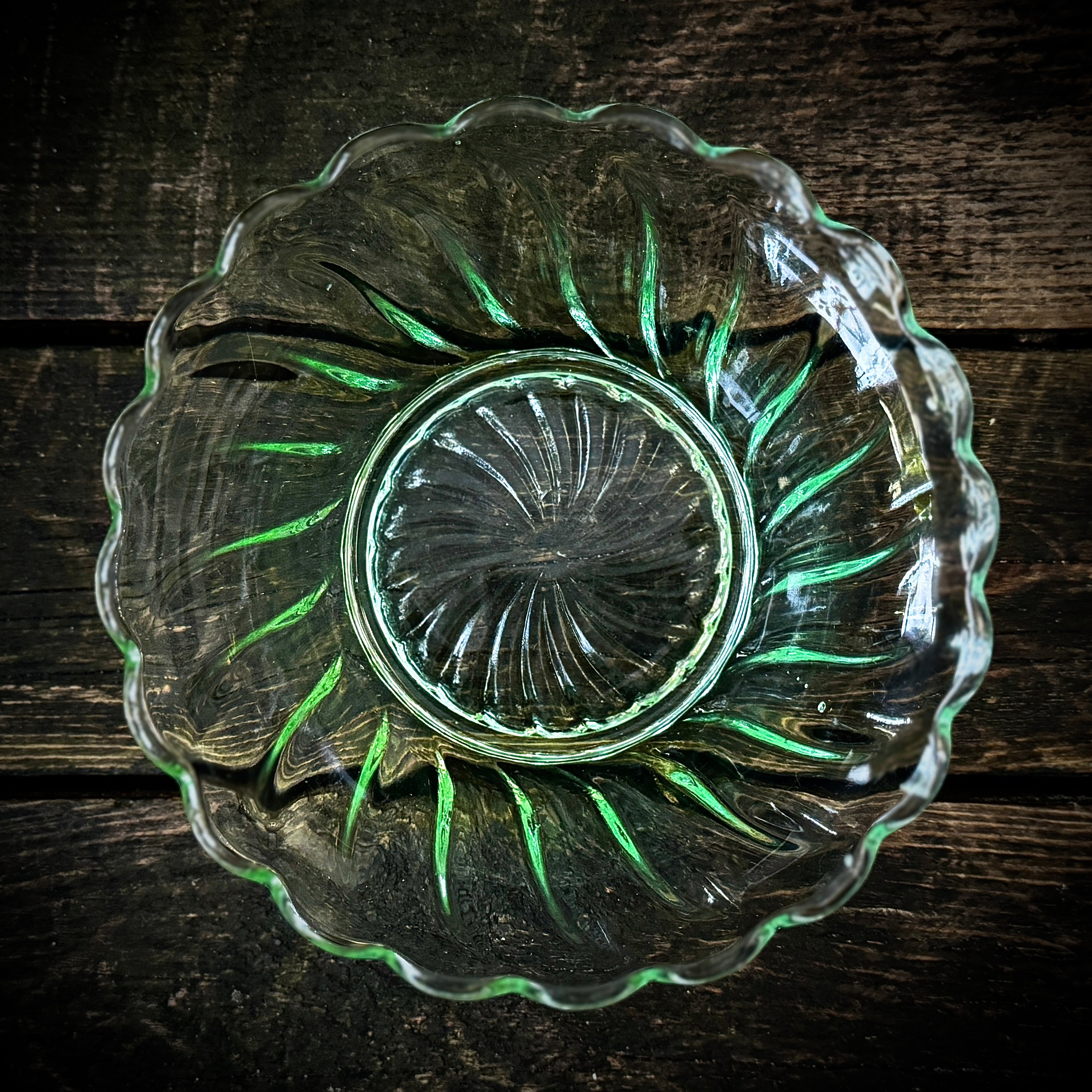 Set of uranium glass bowls, by Bagley, 1930s