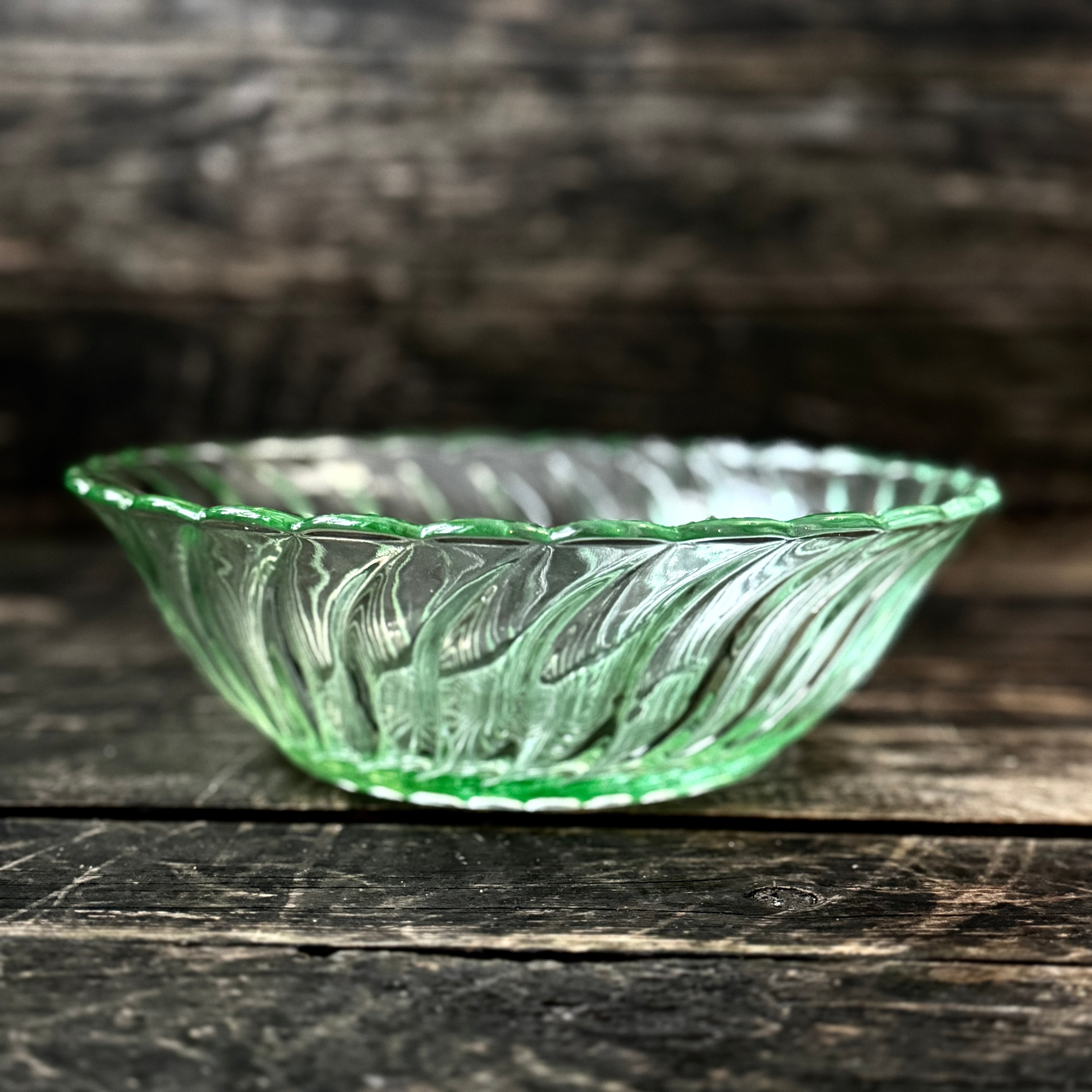 Set of uranium glass bowls, by Bagley, 1930s