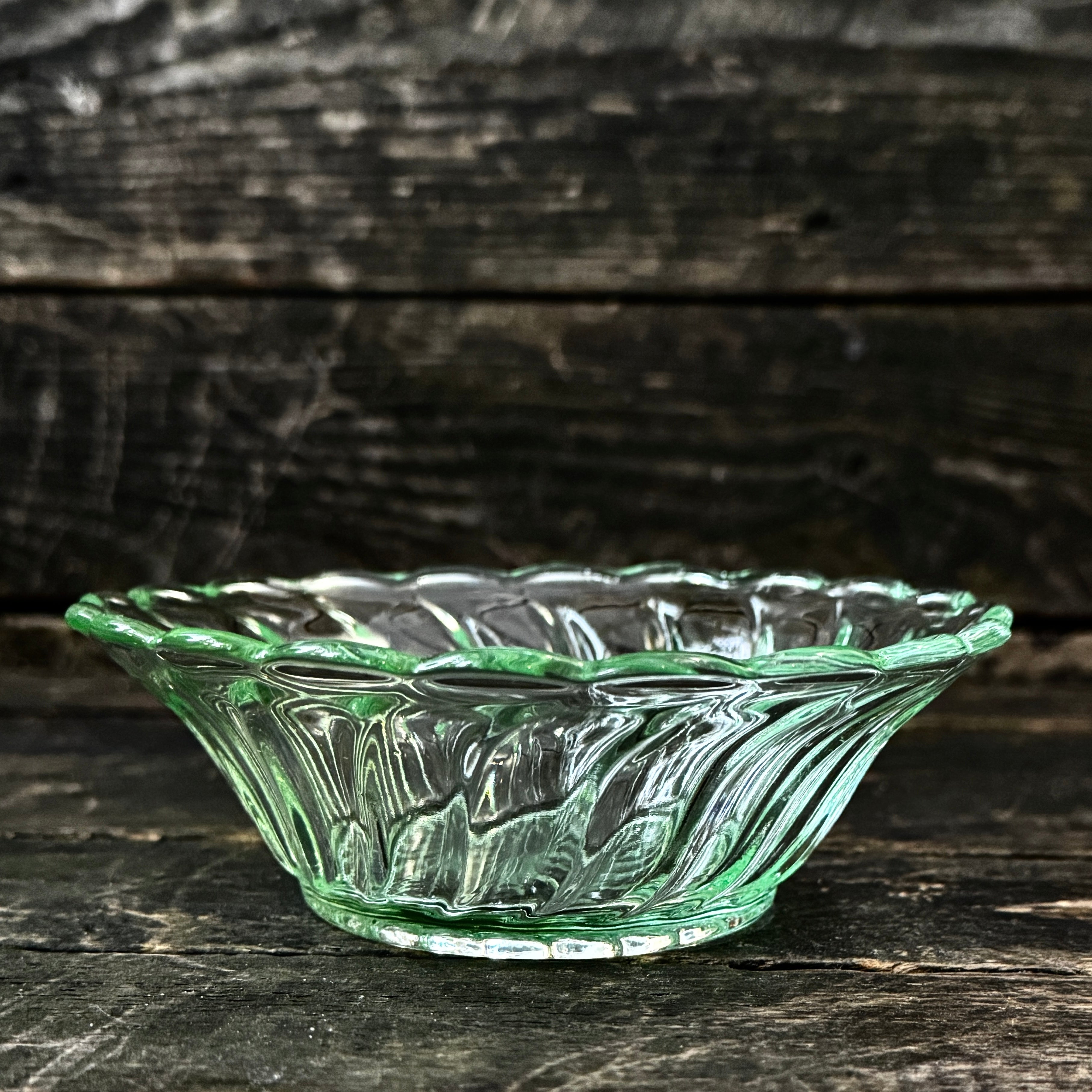 Set of uranium glass bowls, by Bagley, 1930s