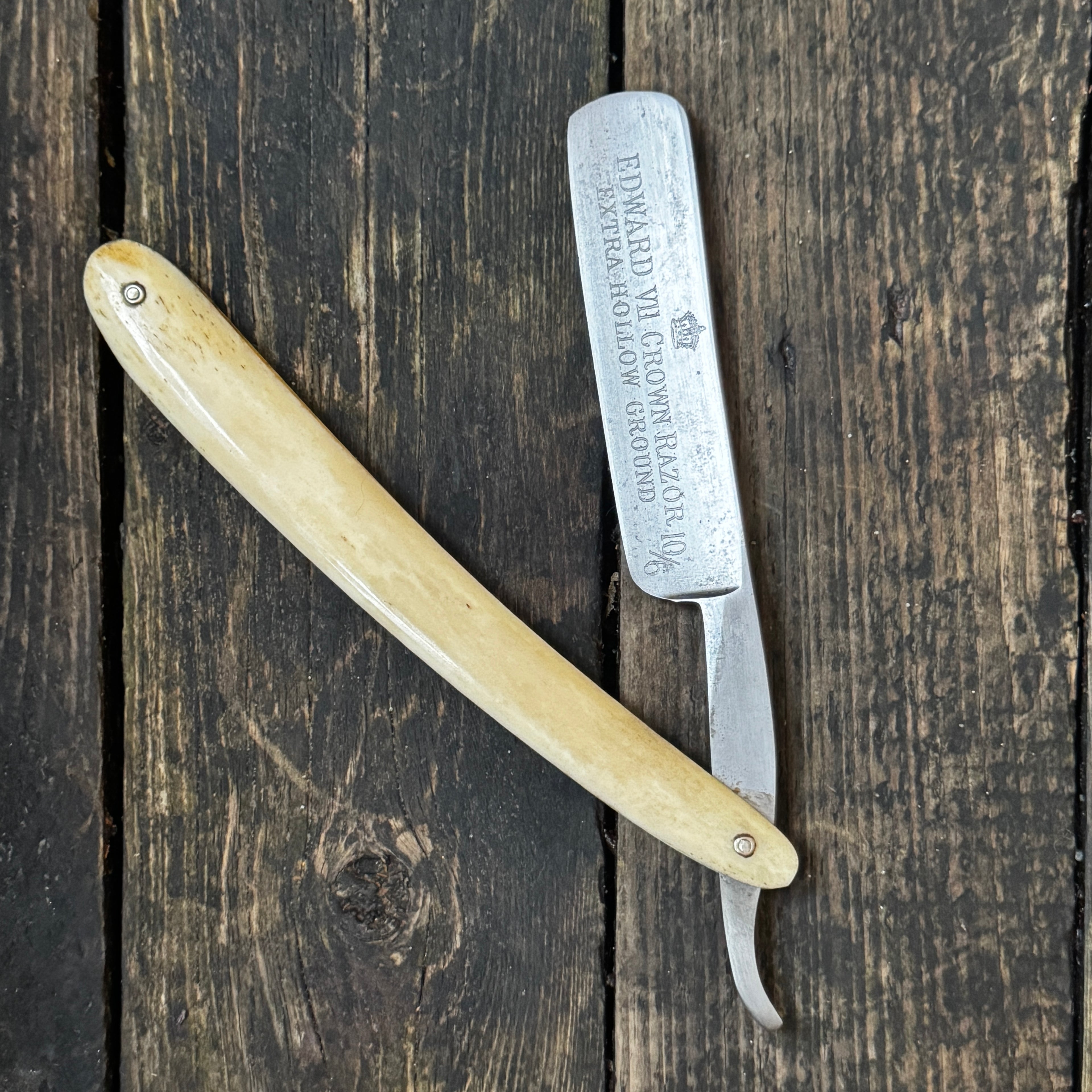 Beautiful Edward VII Straight Barber’s Razor With Bone Handle