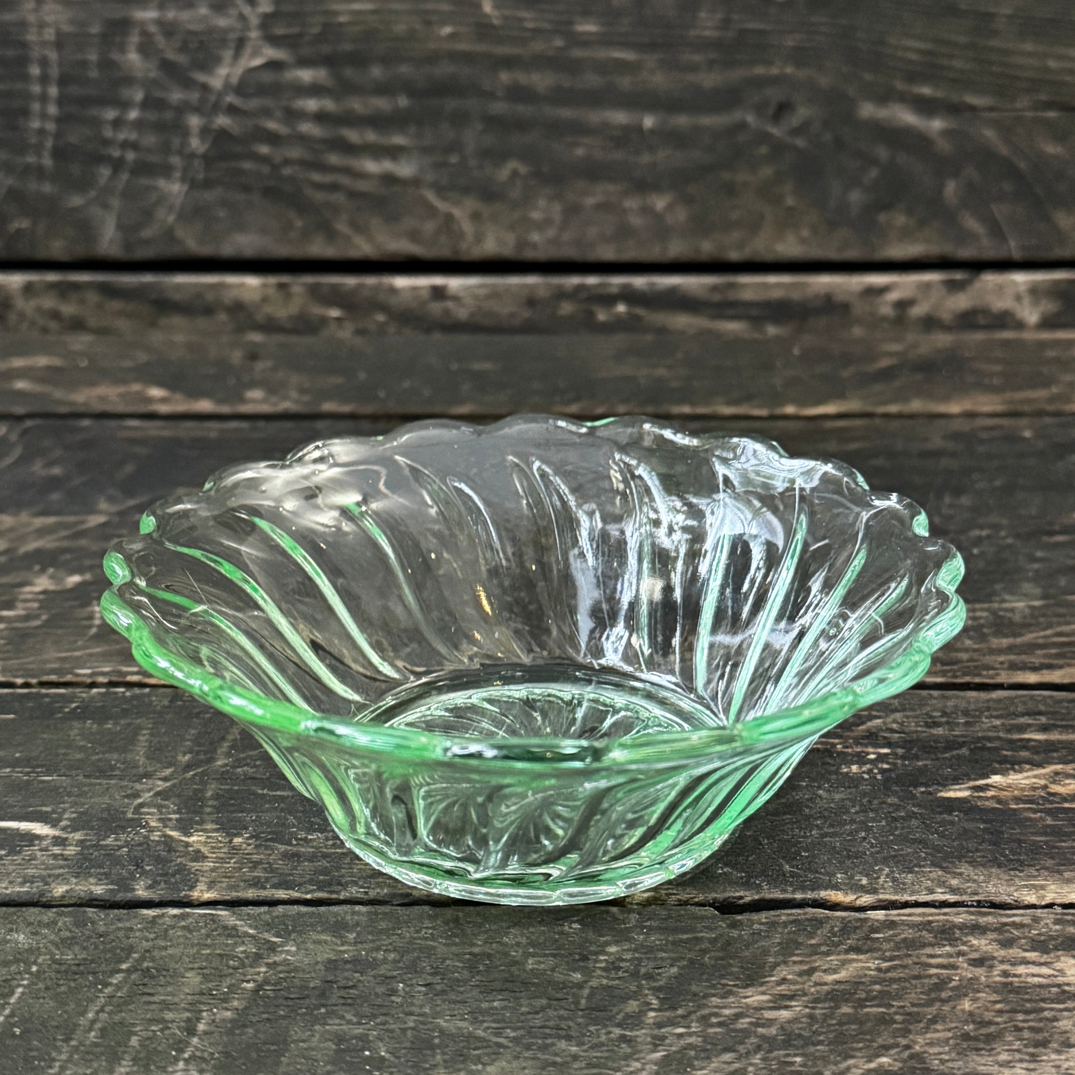 Set of uranium glass bowls, by Bagley, 1930s