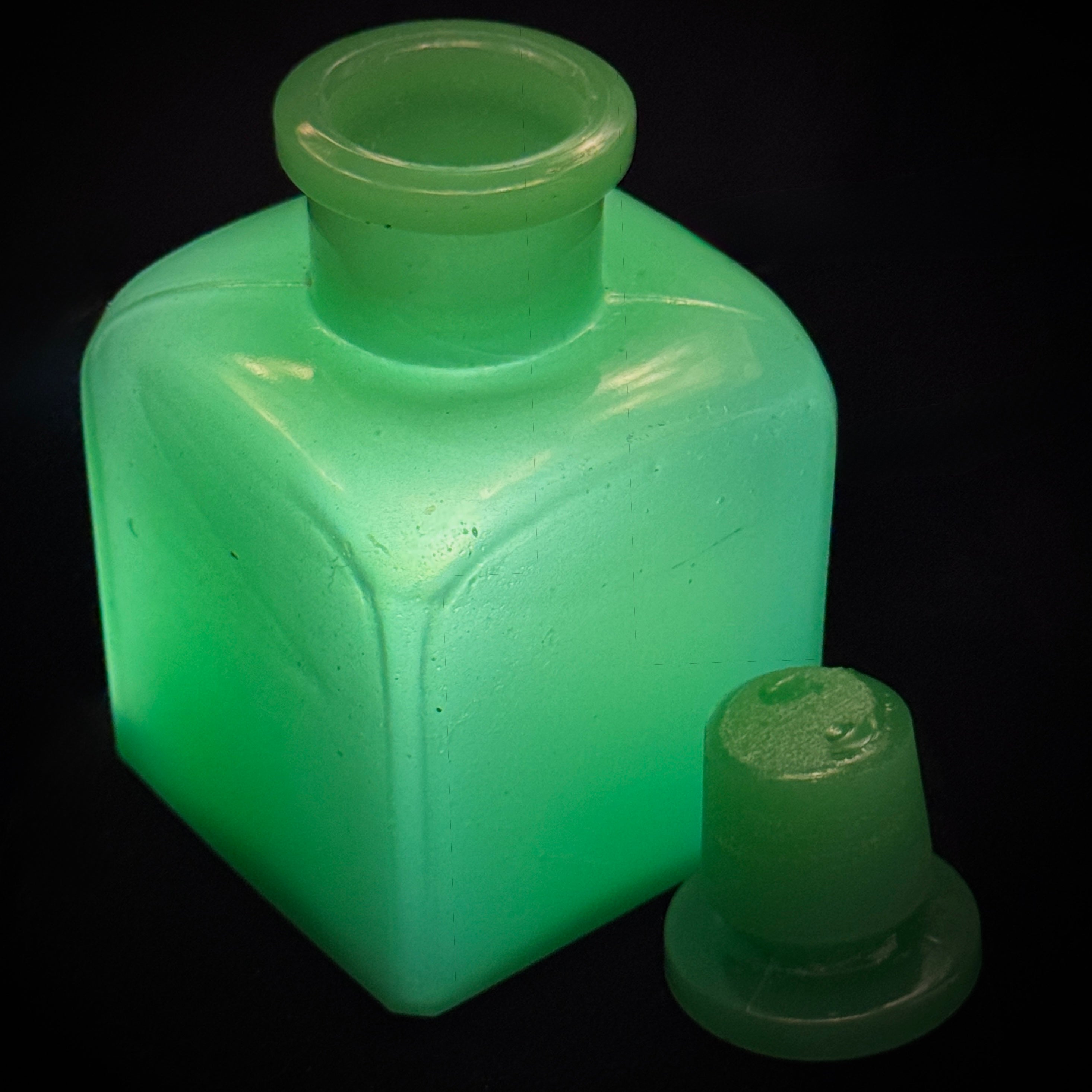 1930s jadeite scent bottle