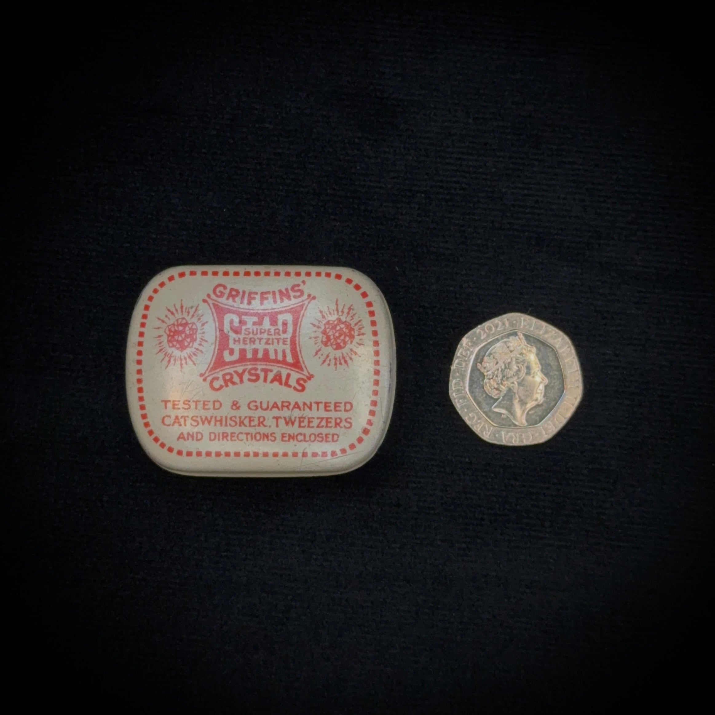 Original 1920s kit for radio receptors in beautifully preserved collectible tin