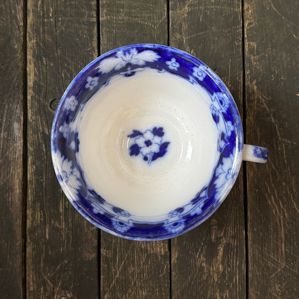 Very rare Royal Staffordshire child’s chamber pot, chinoiserie flow-blue Pekin