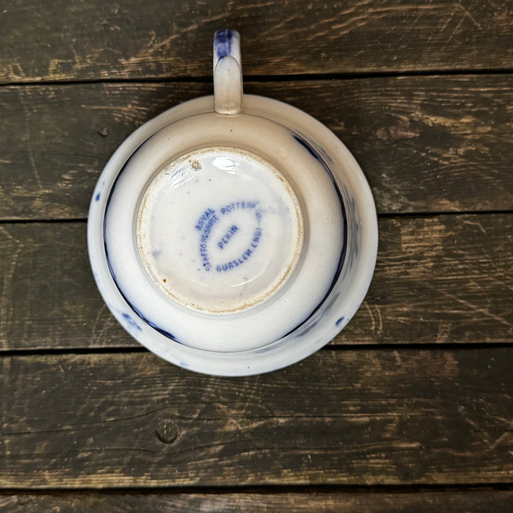 Very rare Royal Staffordshire child’s chamber pot, chinoiserie flow-blue Pekin