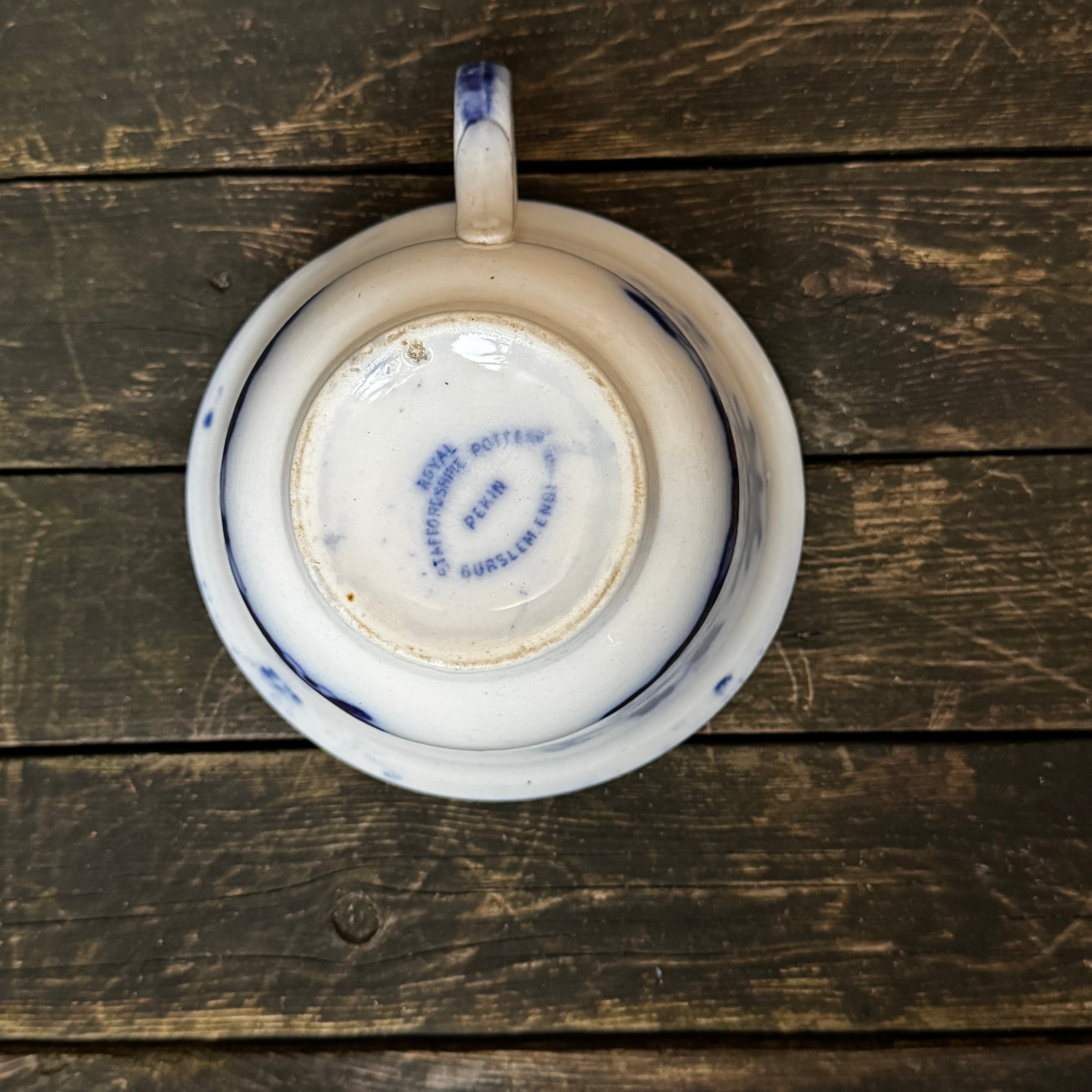Very rare Royal Staffordshire child’s chamber pot, chinoiserie flow-blue Pekin