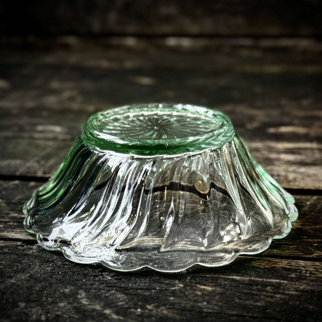 Set of uranium glass bowls, by Bagley, 1930s