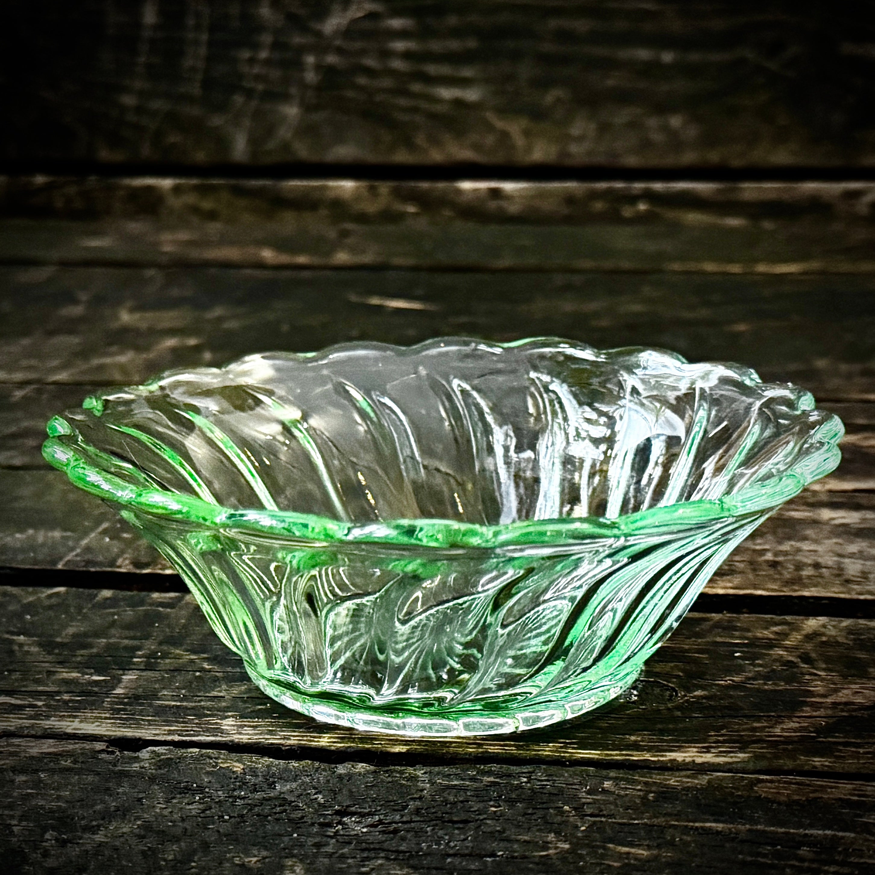 Set of uranium glass bowls, by Bagley, 1930s
