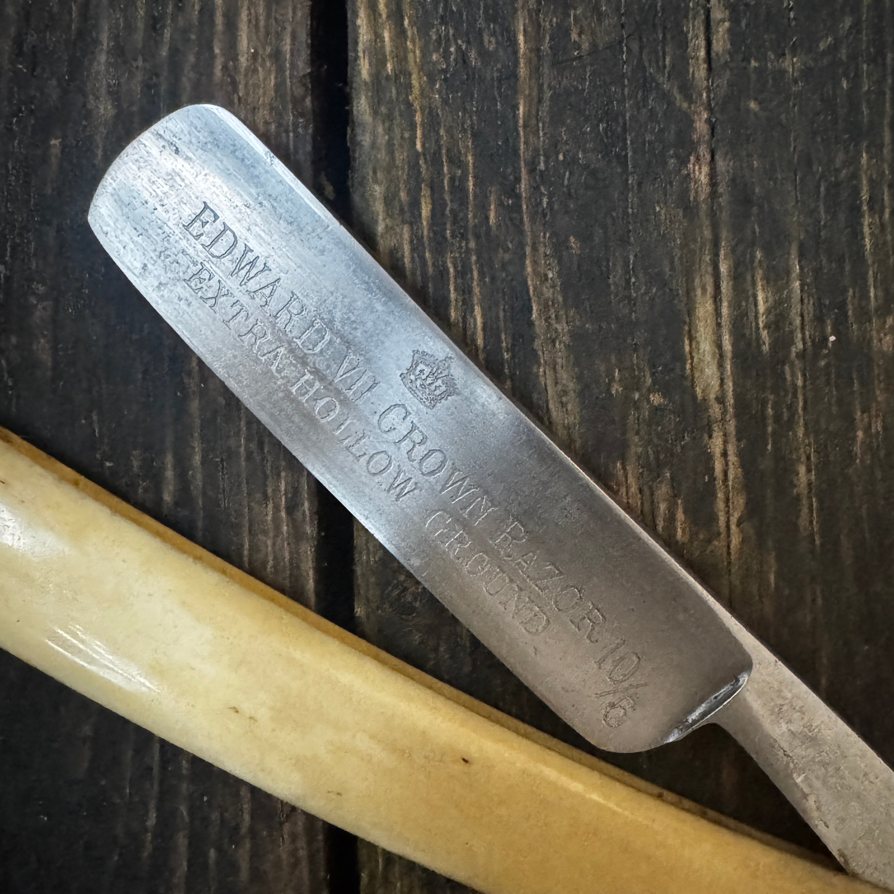 Beautiful Edward VII Straight Barber’s Razor With Bone Handle