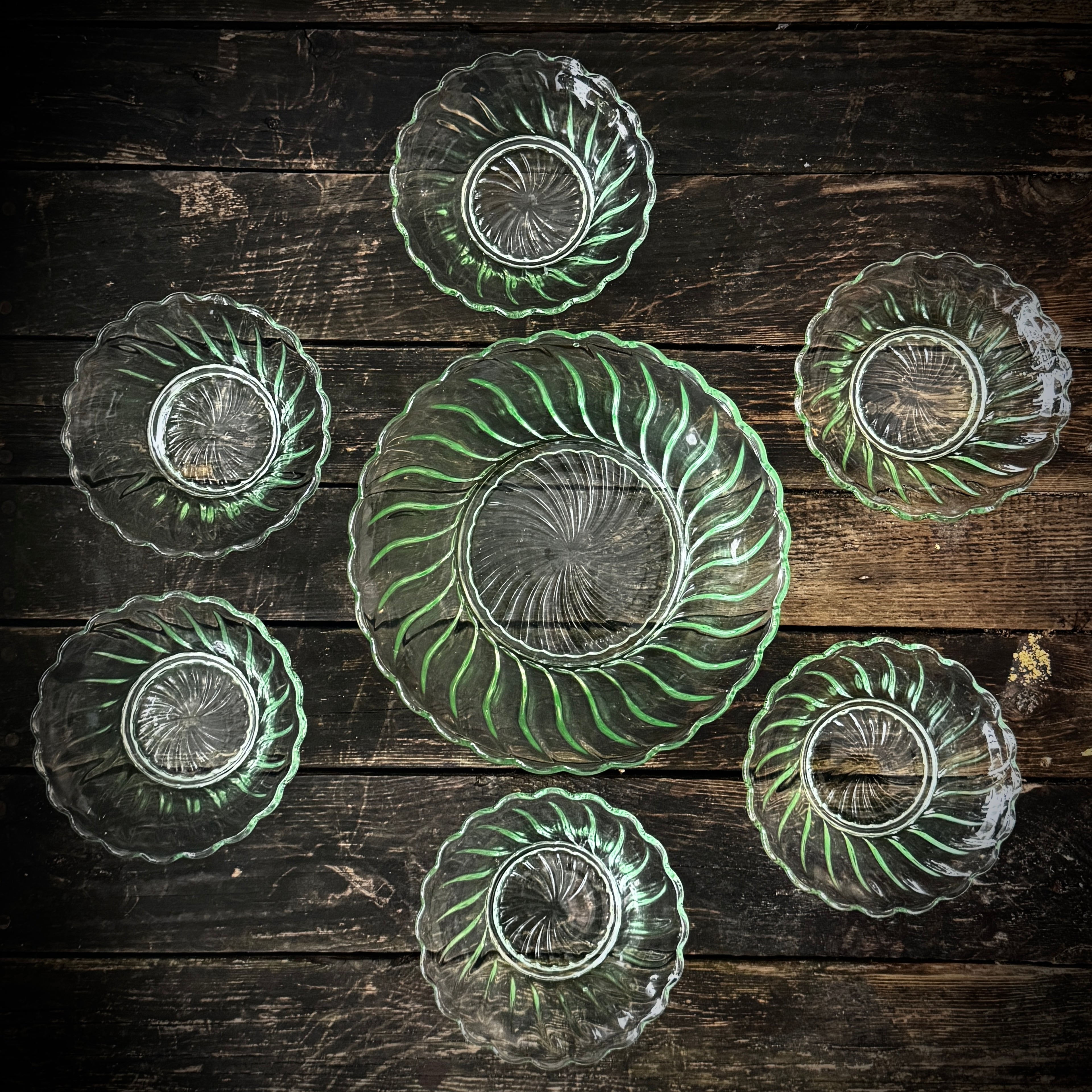 Set of uranium glass bowls, by Bagley, 1930s