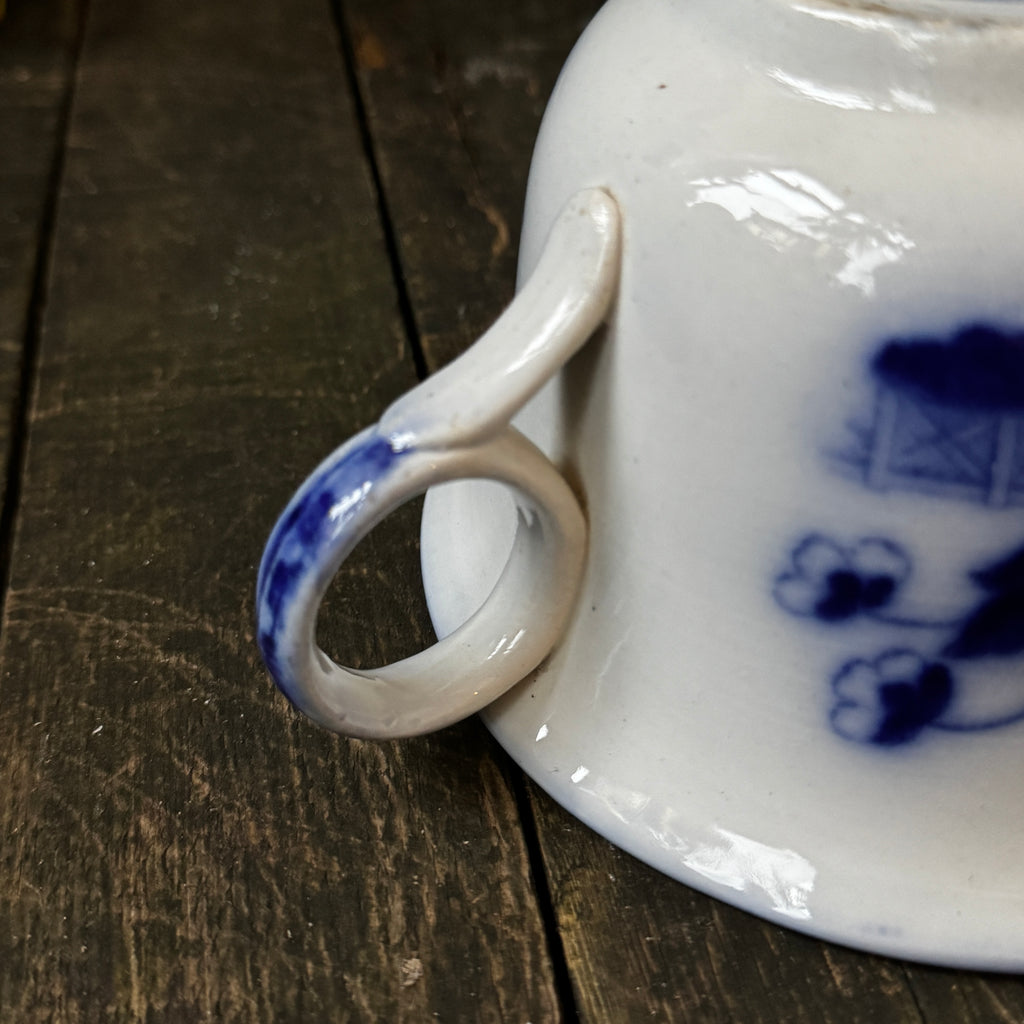 Very rare Royal Staffordshire child’s chamber pot, chinoiserie flow-blue Pekin