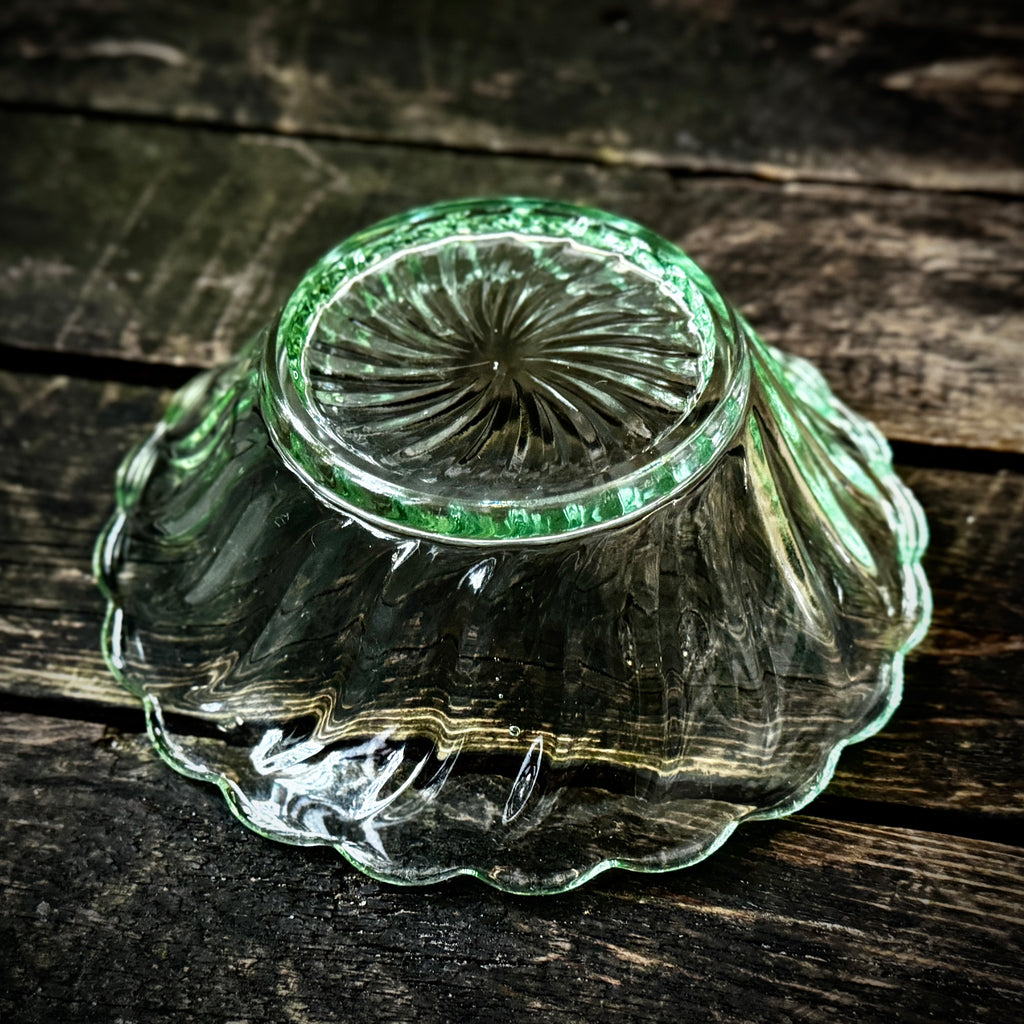 Set of uranium glass bowls, by Bagley, 1930s