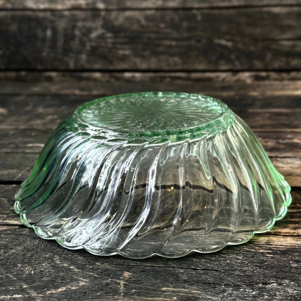 Set of uranium glass bowls, by Bagley, 1930s